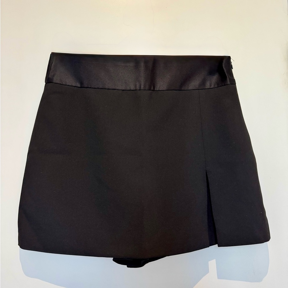 NWT Zara Women’s Black Skort L